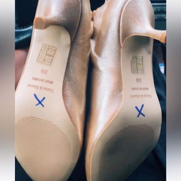 Gold kitten leather heel booties size 39 NWOT - Picture 2 of 3